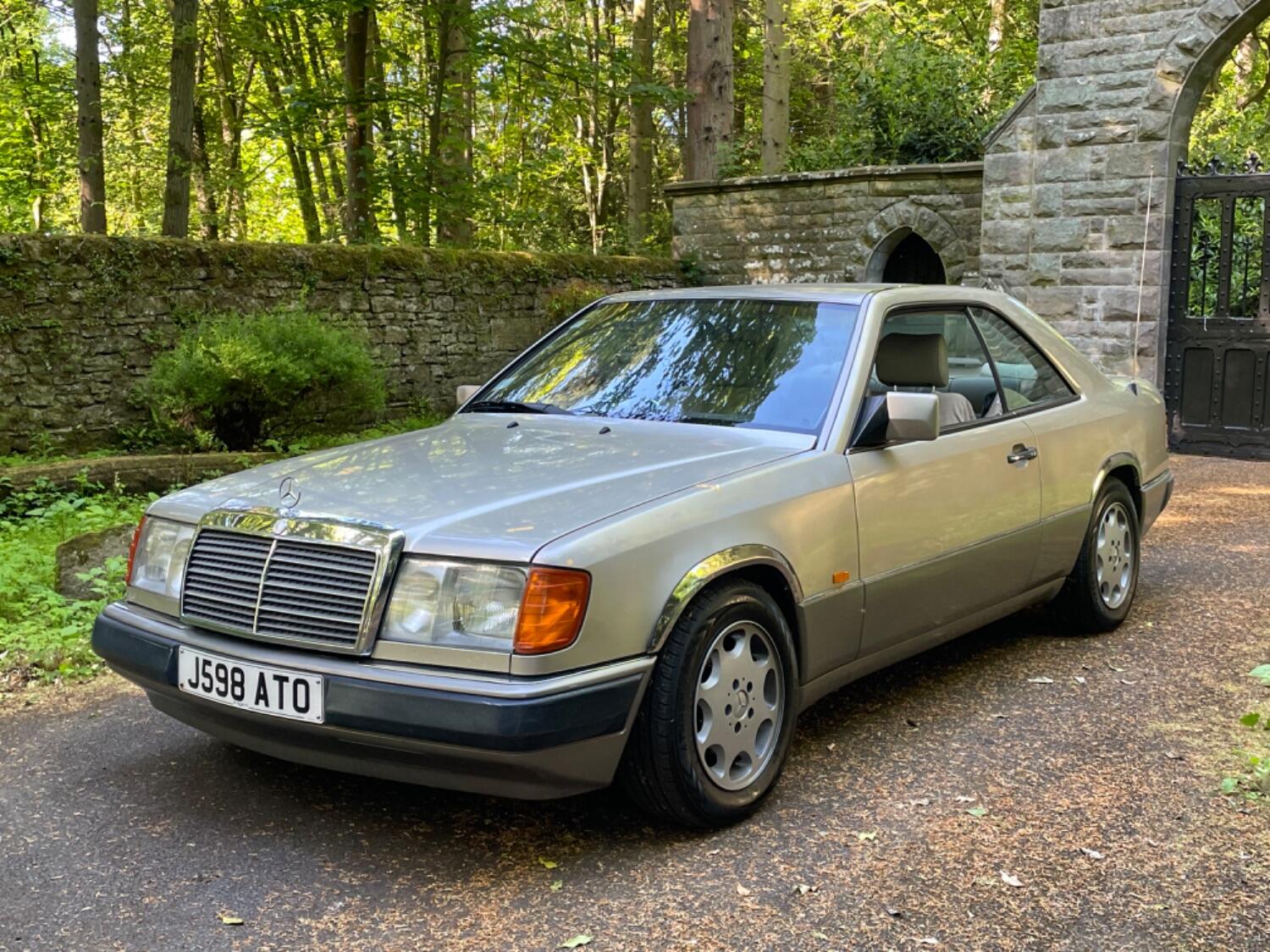 Used Mercedes-Benz 230 1991 for sale - 76794056: Photo 8