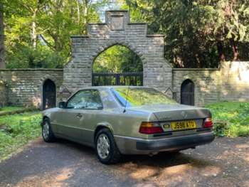 Used Mercedes-Benz 230 1991 for sale - 74685891: Photo