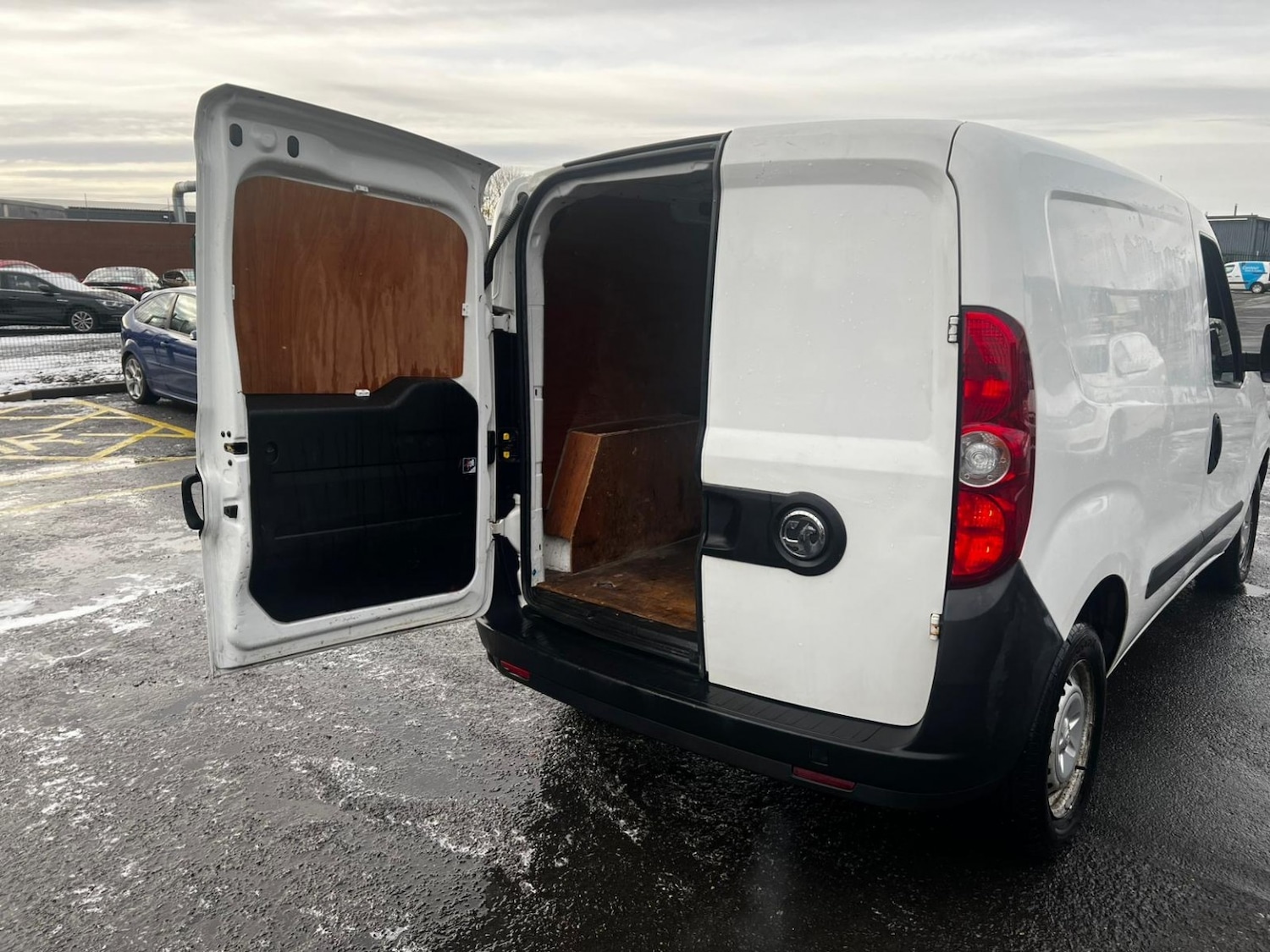 Used Vauxhall Combo 2017 for sale - 76655976: Photo 5