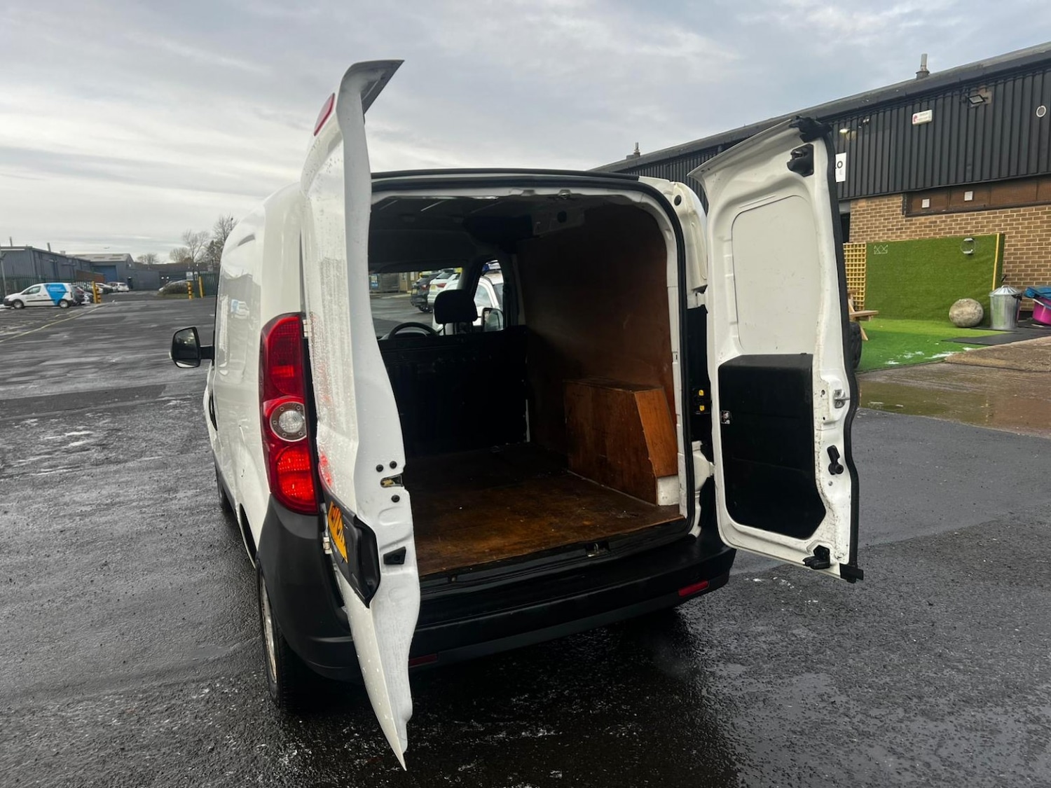Used Vauxhall Combo 2017 for sale - 76655976: Photo 8
