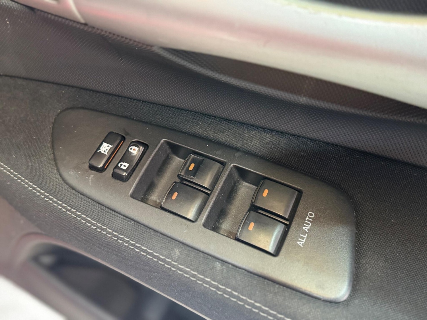 Used Toyota Auris 2010 for sale - 77215563: Photo 18