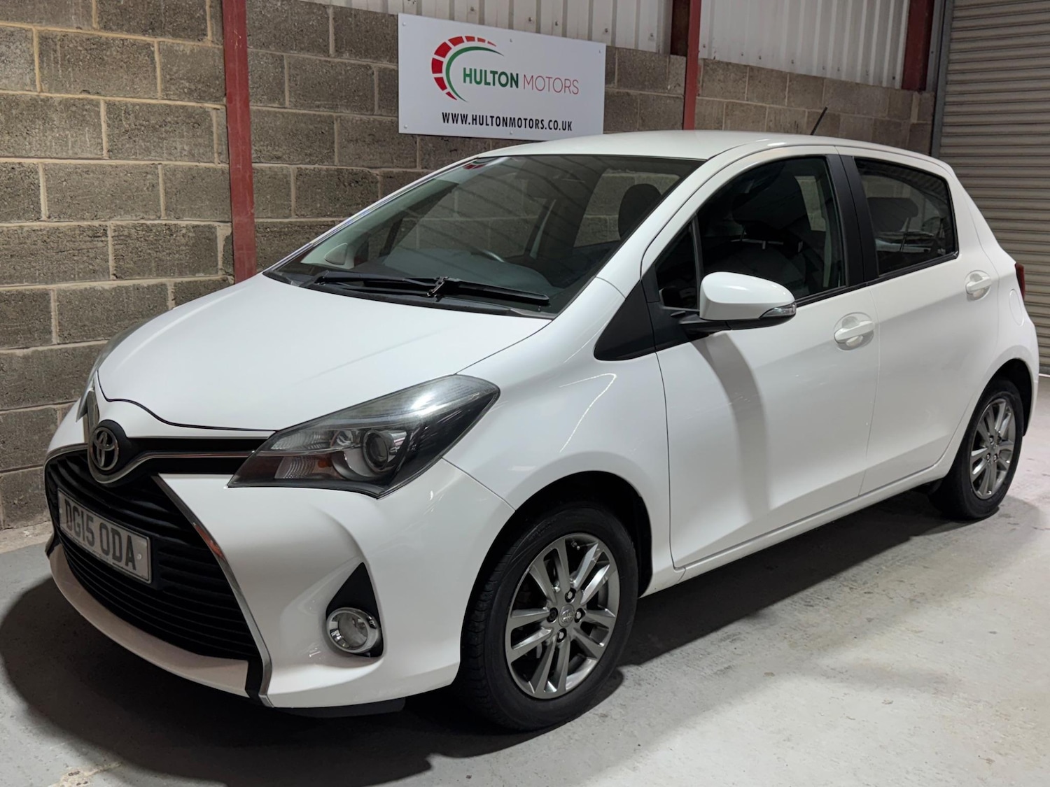 Used Toyota Yaris 2015 for sale - 76952438: Photo 2