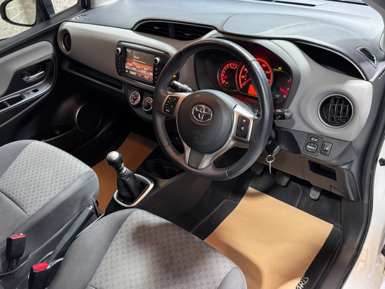 Used Toyota Yaris 2015 for sale - 76952438: Photo 21