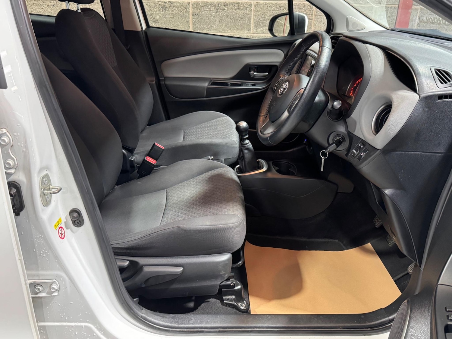 Used Toyota Yaris 2015 for sale - 76952438: Photo 23