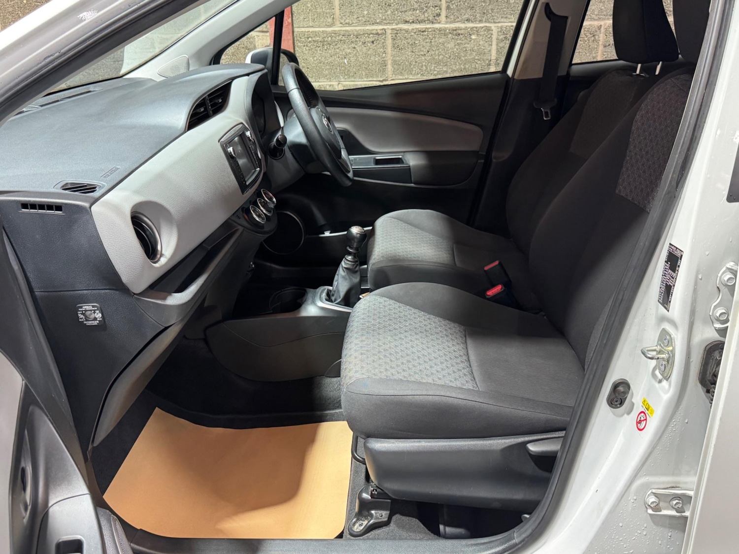 Used Toyota Yaris 2015 for sale - 76952438: Photo 24