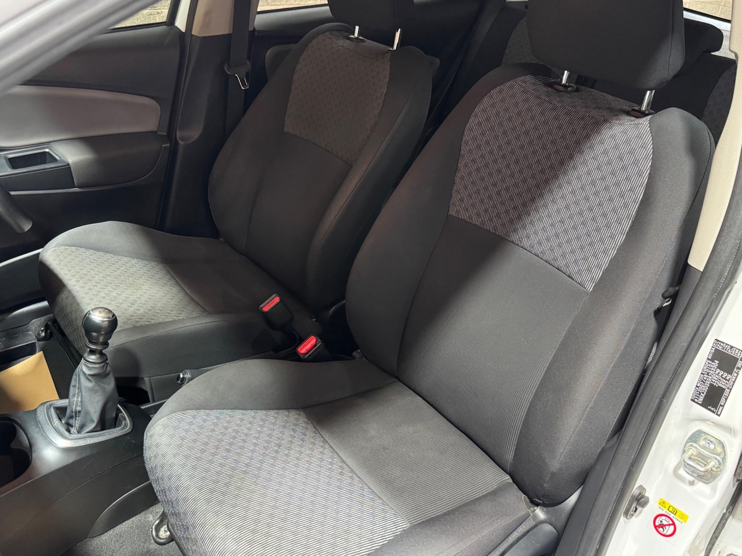 Used Toyota Yaris 2015 for sale - 76952438: Photo 26