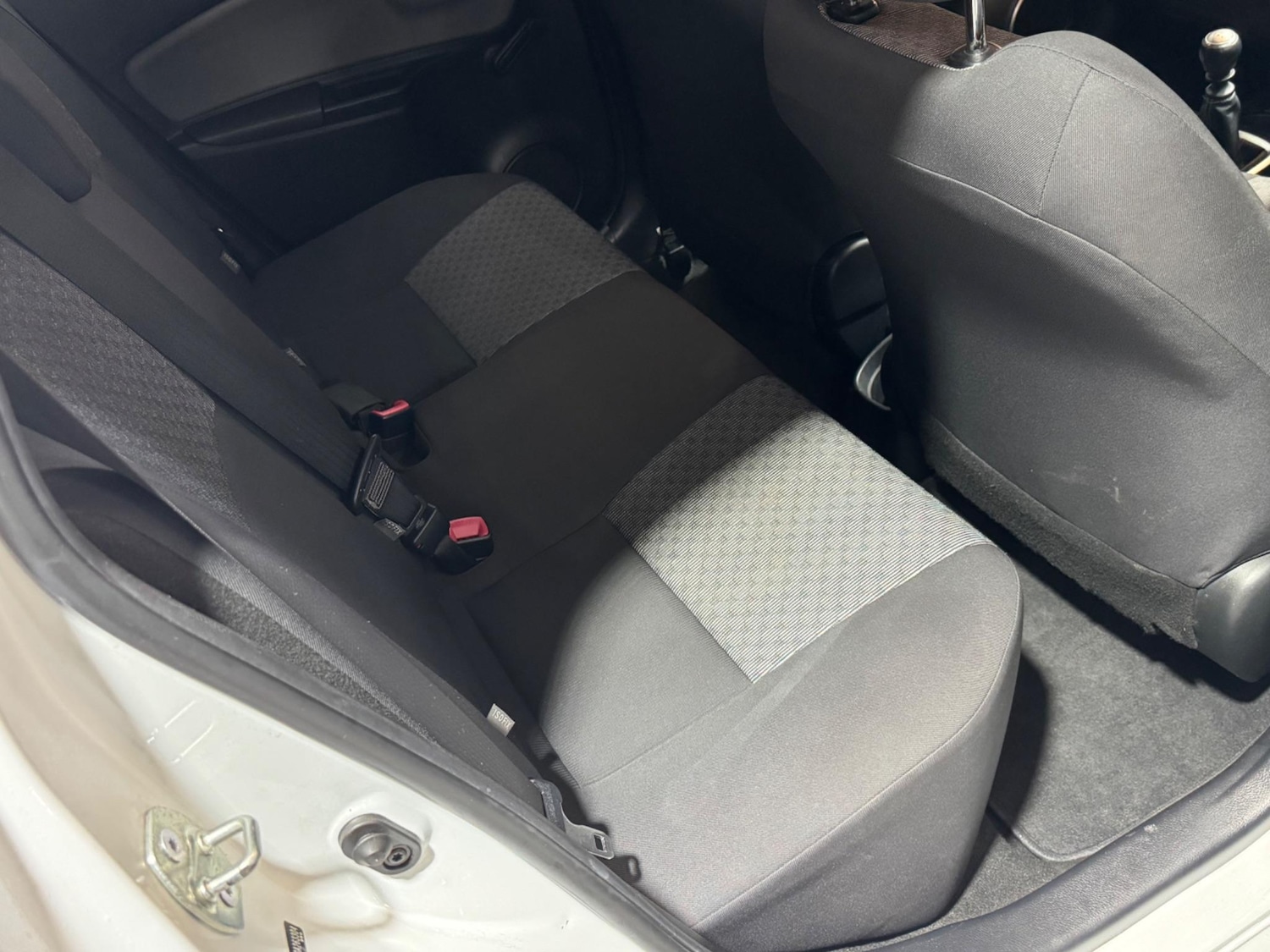 Used Toyota Yaris 2015 for sale - 76952438: Photo 27