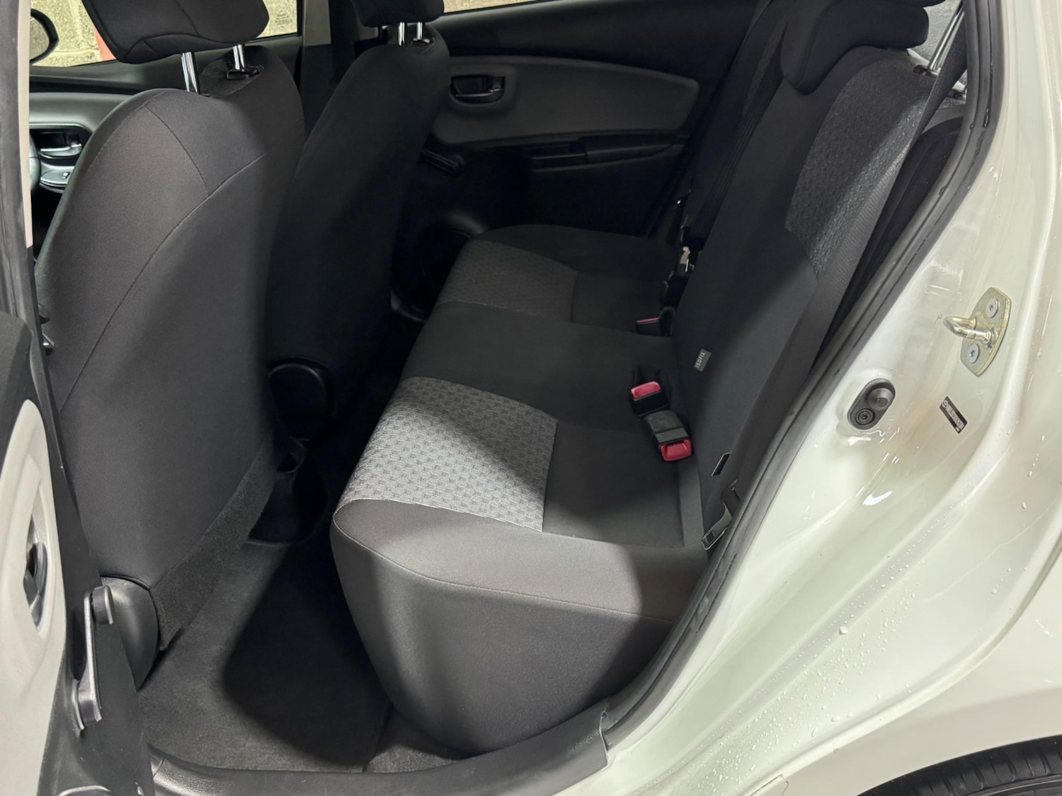 Used Toyota Yaris 2015 for sale - 76952438: Photo 30