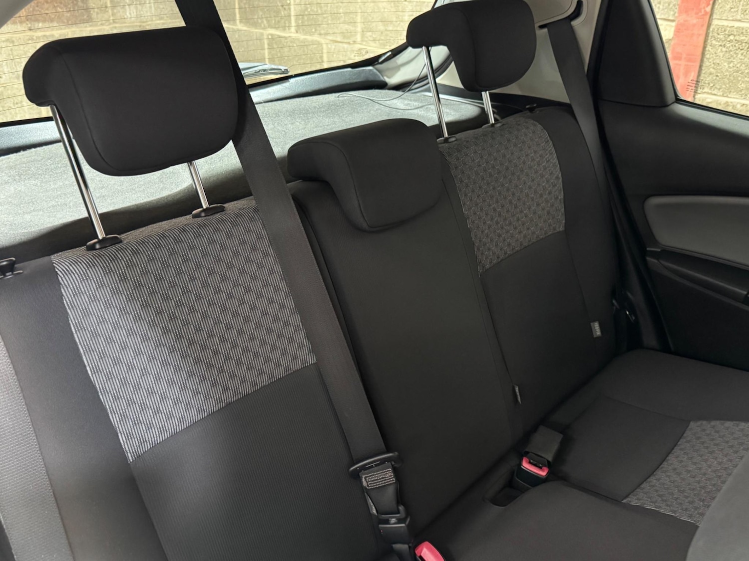 Used Toyota Yaris 2015 for sale - 76952438: Photo 31