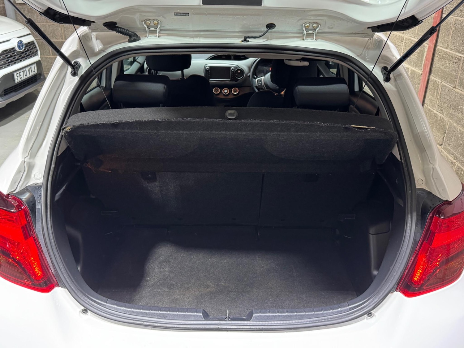 Used Toyota Yaris 2015 for sale - 76952438: Photo 39