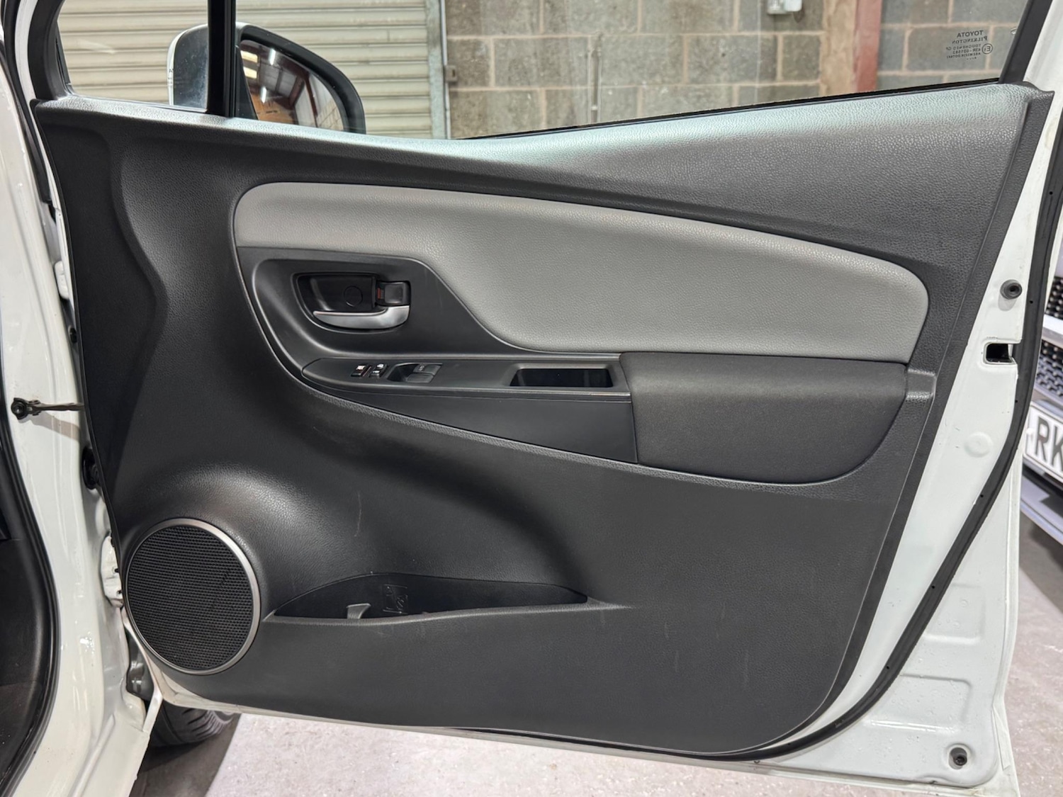 Used Toyota Yaris 2015 for sale - 76952438: Photo 41