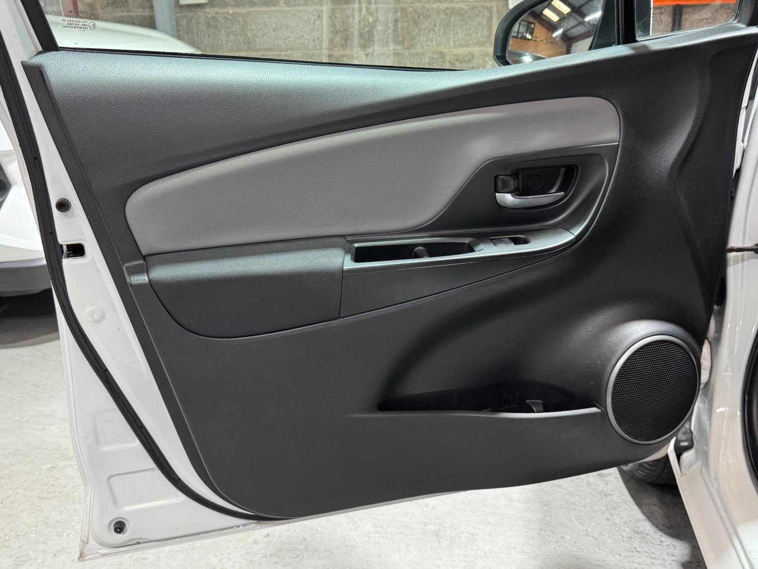 Used Toyota Yaris 2015 for sale - 76952438: Photo 42