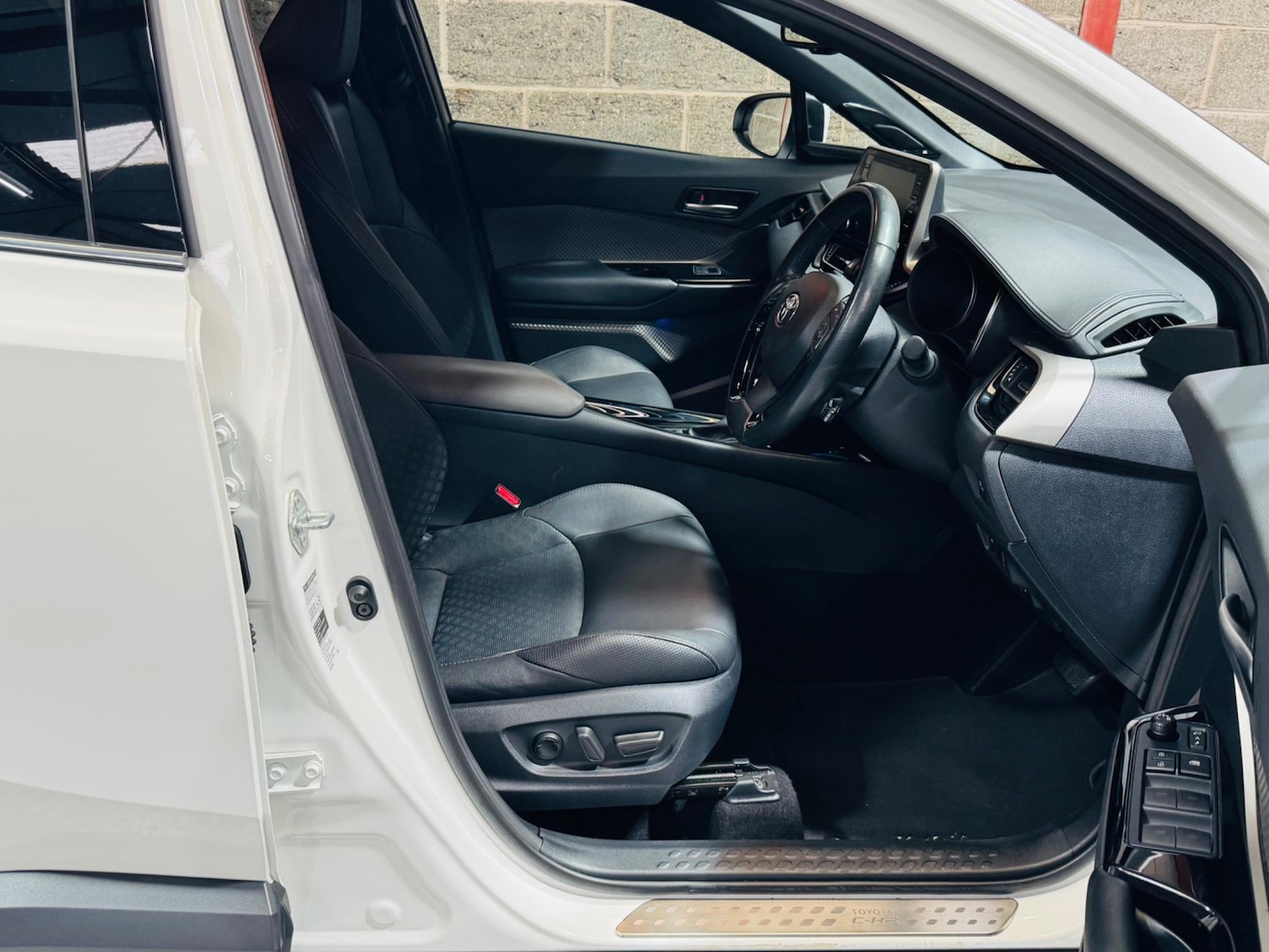 Used Toyota C-HR 2022 for sale - 76953348: Photo 24