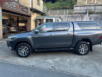 Used Toyota Hilux 2020 for sale - 76130943: Photo