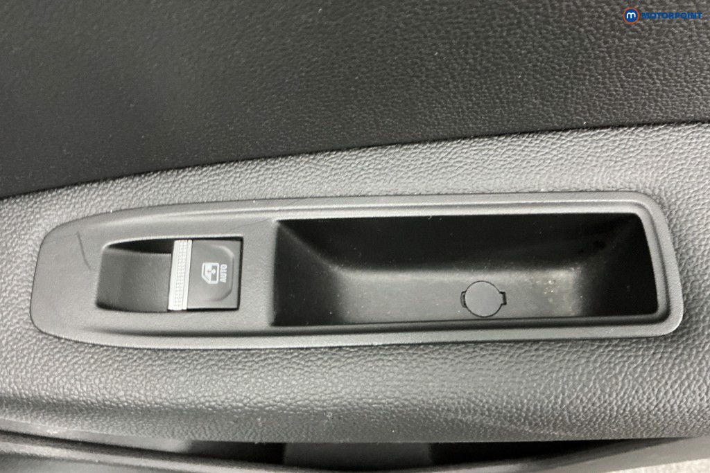 Used Renault Captur 2023 for sale - 77966245: Photo 39