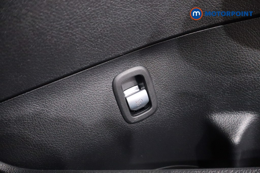 Used Mercedes-Benz C Class 2025 for sale - 78078523: Photo 32