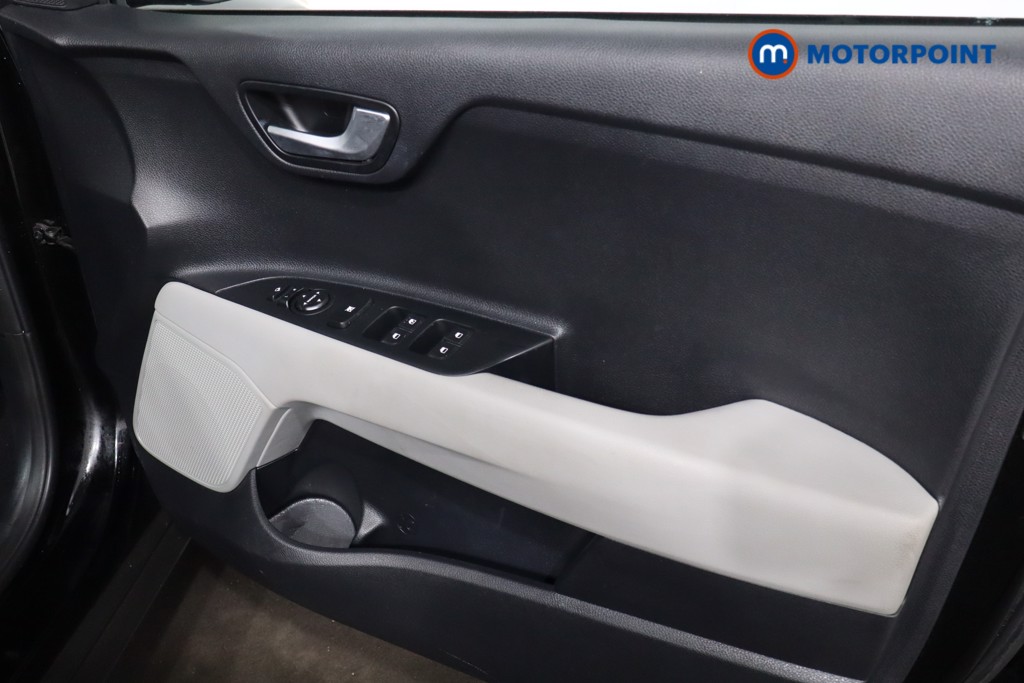 Used Kia Stonic 2019 for sale - 76792615: Photo 32