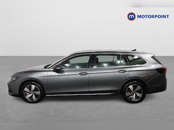 Used Volkswagen Passat 2025 for sale - 77500591: Photo