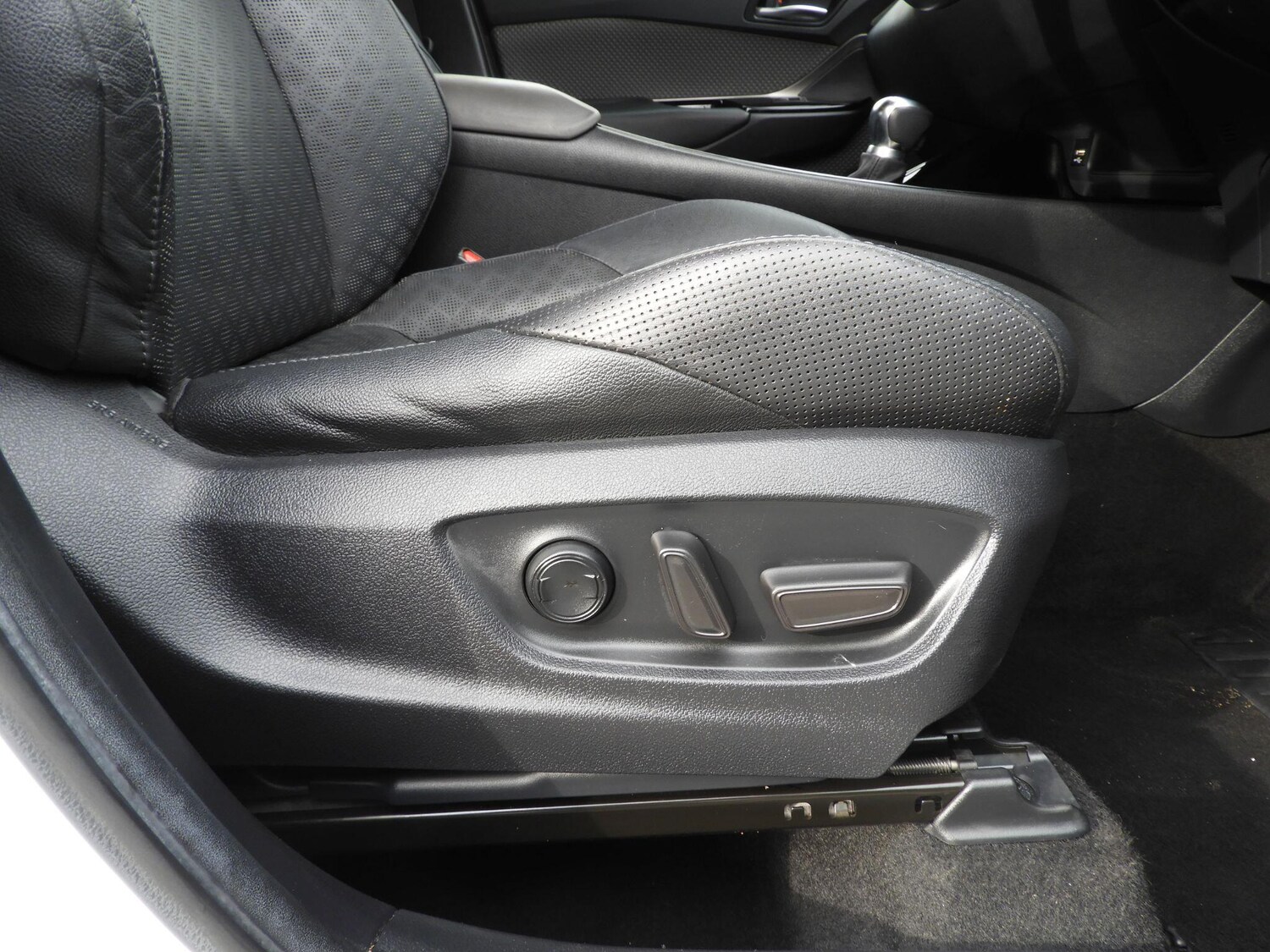 Used Toyota C-HR for sale - 77497117: Photo 23