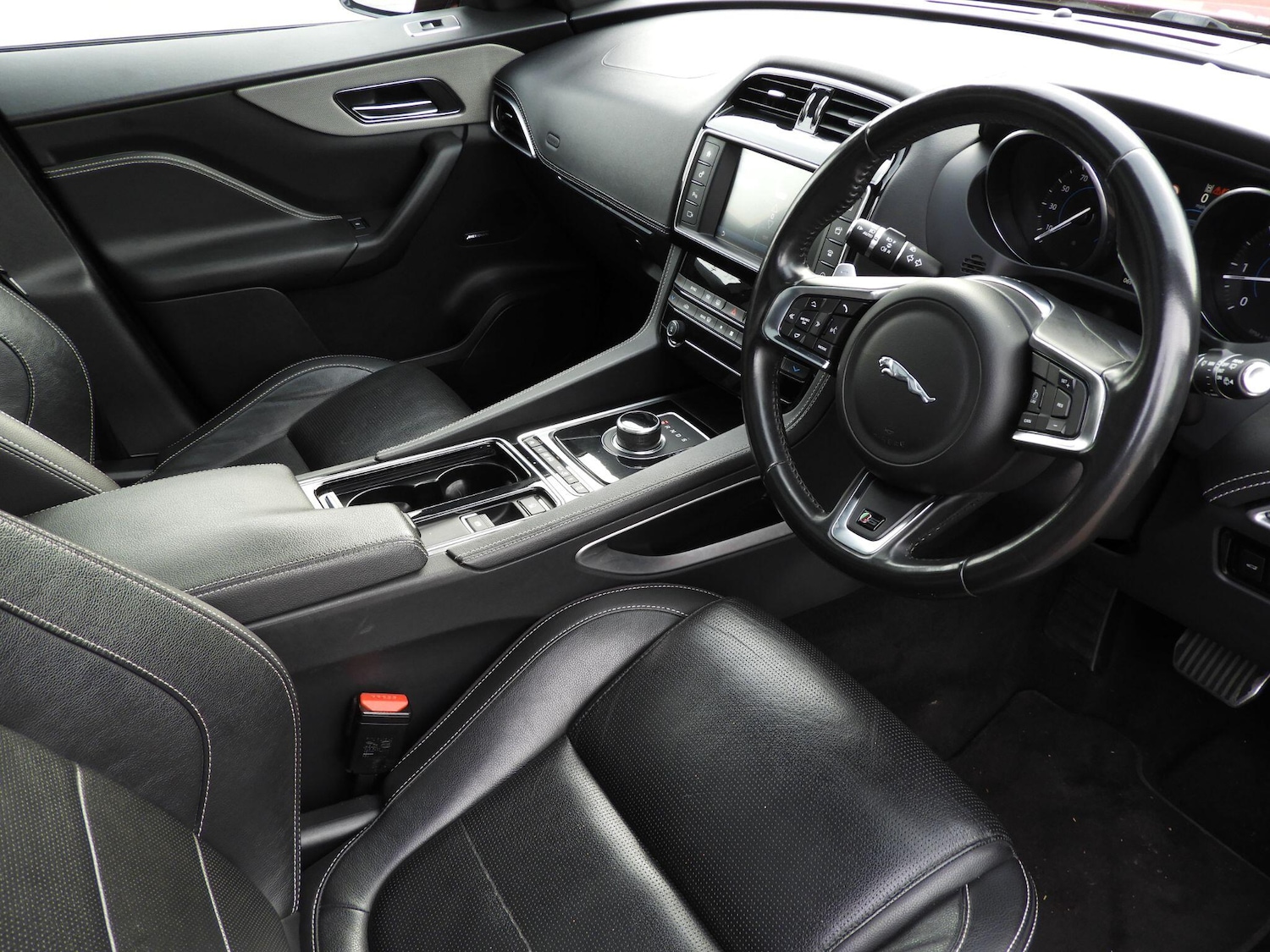 Used Jaguar F-Pace 2017 for sale - 76866558: Photo 11