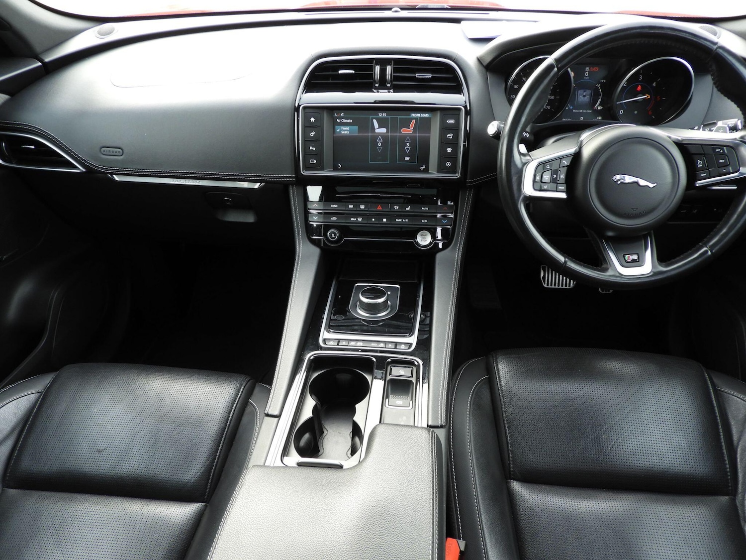 Used Jaguar F-Pace 2017 for sale - 76866558: Photo 12