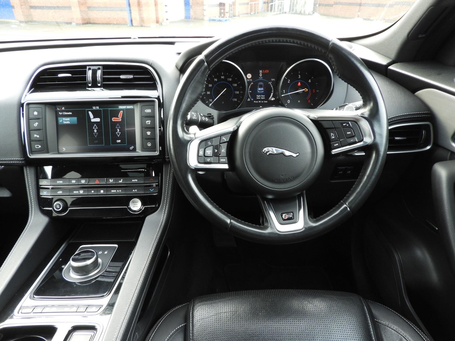 Used Jaguar F-Pace 2017 for sale - 76866558: Photo 14