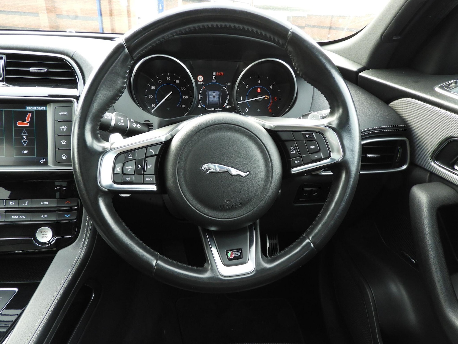 Used Jaguar F-Pace 2017 for sale - 76866558: Photo 15