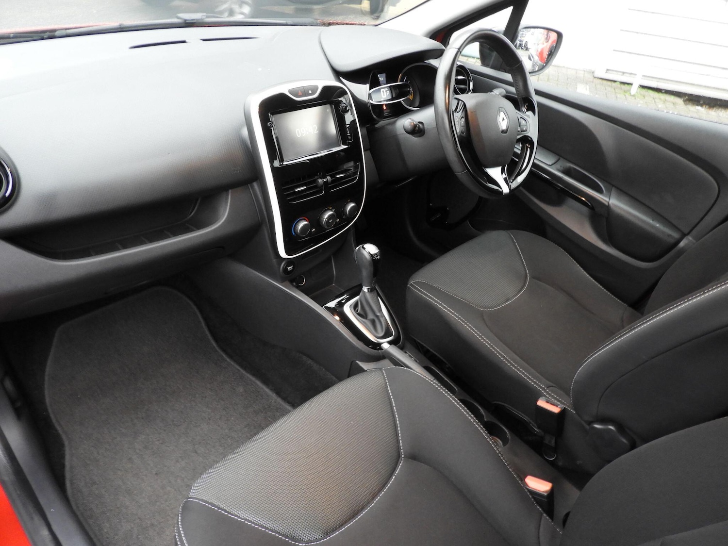 Used Renault Clio 2016 for sale - 76990647: Photo 12