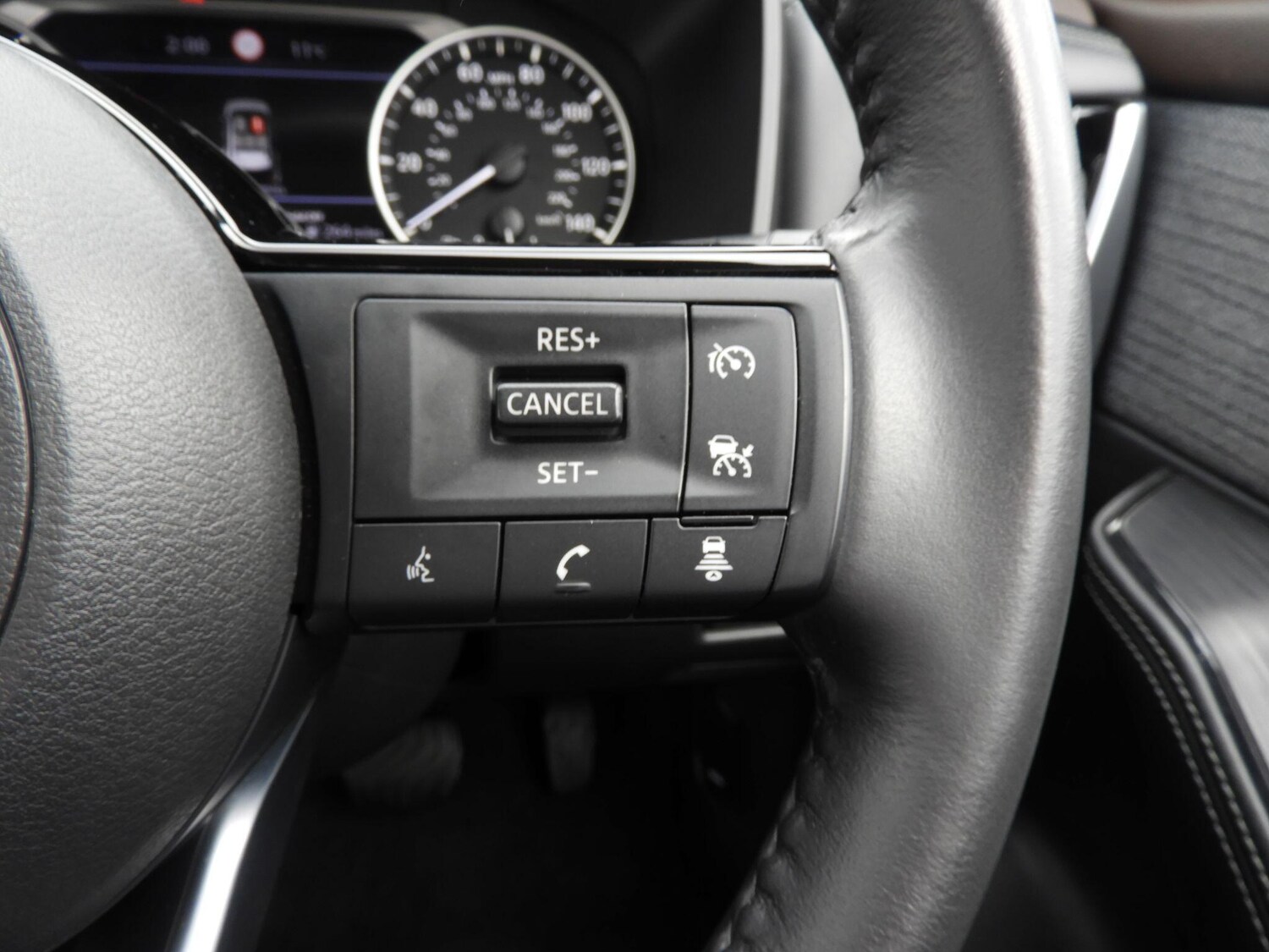 Used Nissan X-Trail for sale - 77823667: Photo 21