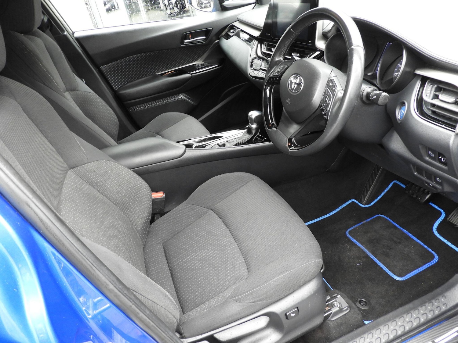 Used Toyota C-HR 2018 for sale - 77538359: Photo 11