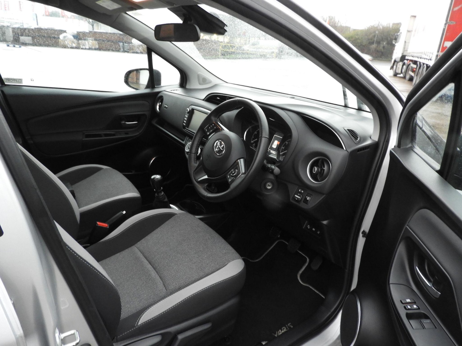 Used Toyota Yaris 2019 for sale - 77267137: Photo 10