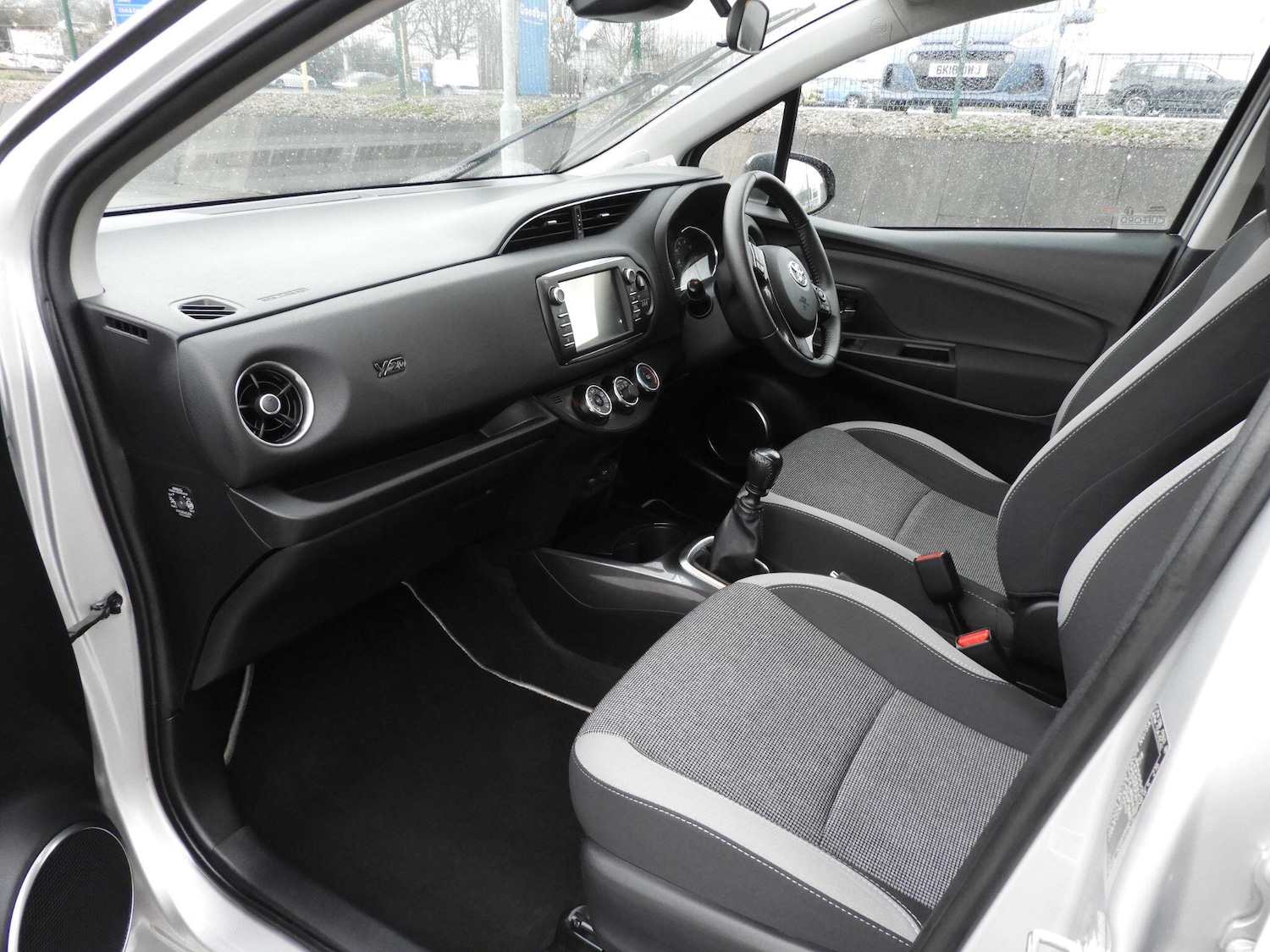 Used Toyota Yaris 2019 for sale - 77267137: Photo 11