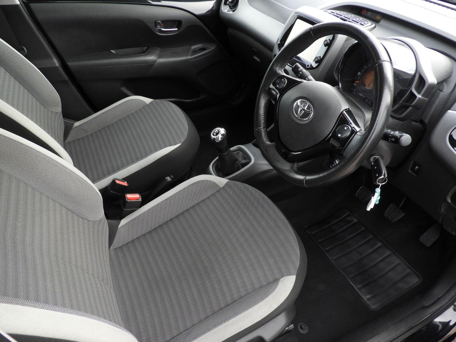 Used Toyota AYGO 2018 for sale - 76388544: Photo 11