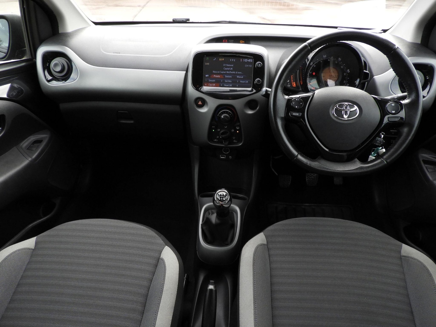 Used Toyota AYGO 2018 for sale - 76388544: Photo 12