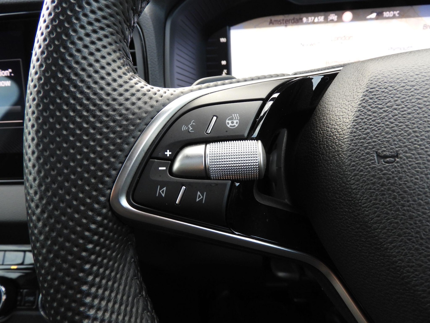 Used Skoda Karoq 2024 for sale - 76866493: Photo 25