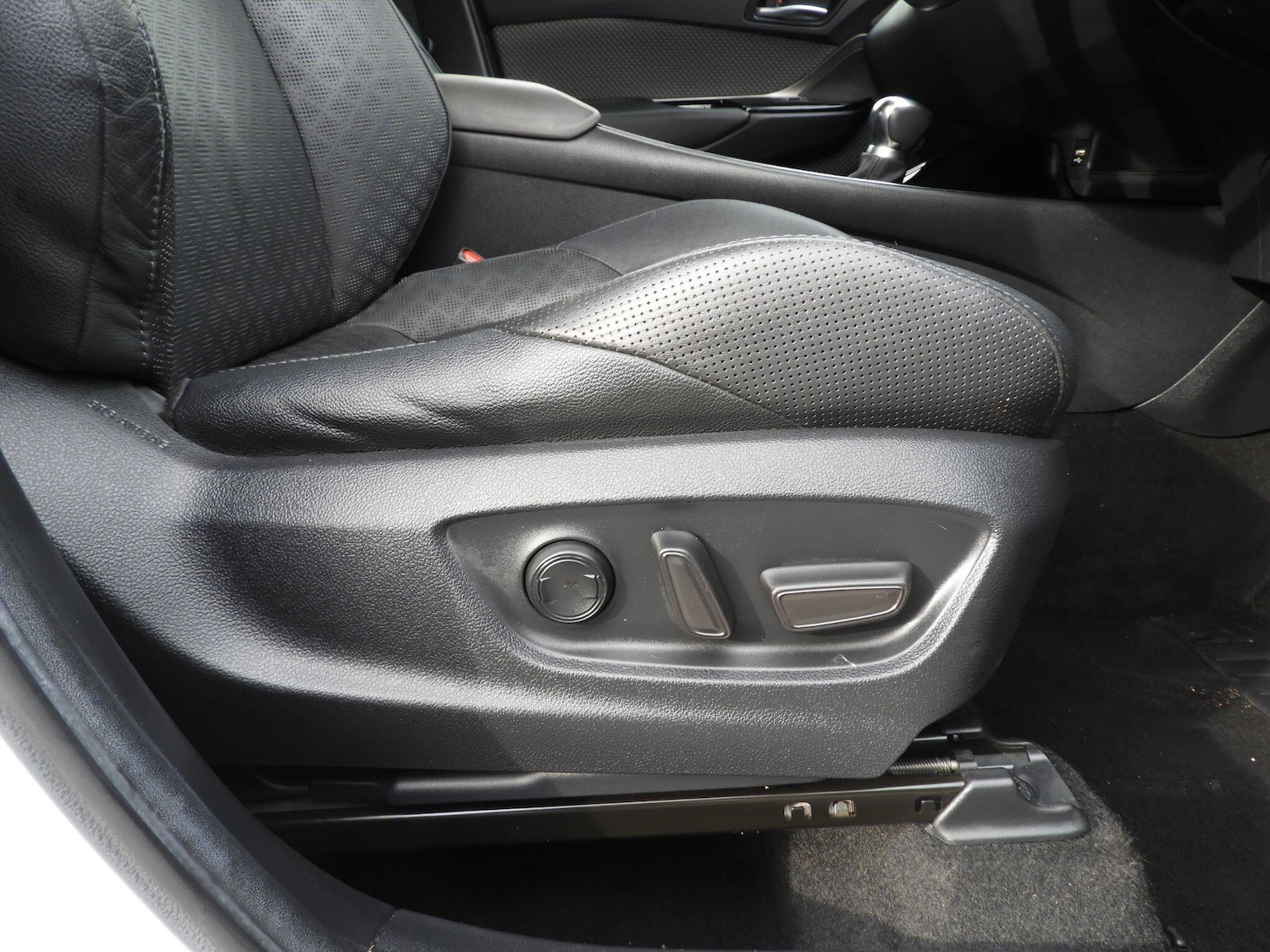 Used Toyota C-HR for sale - 77598585: Photo 23