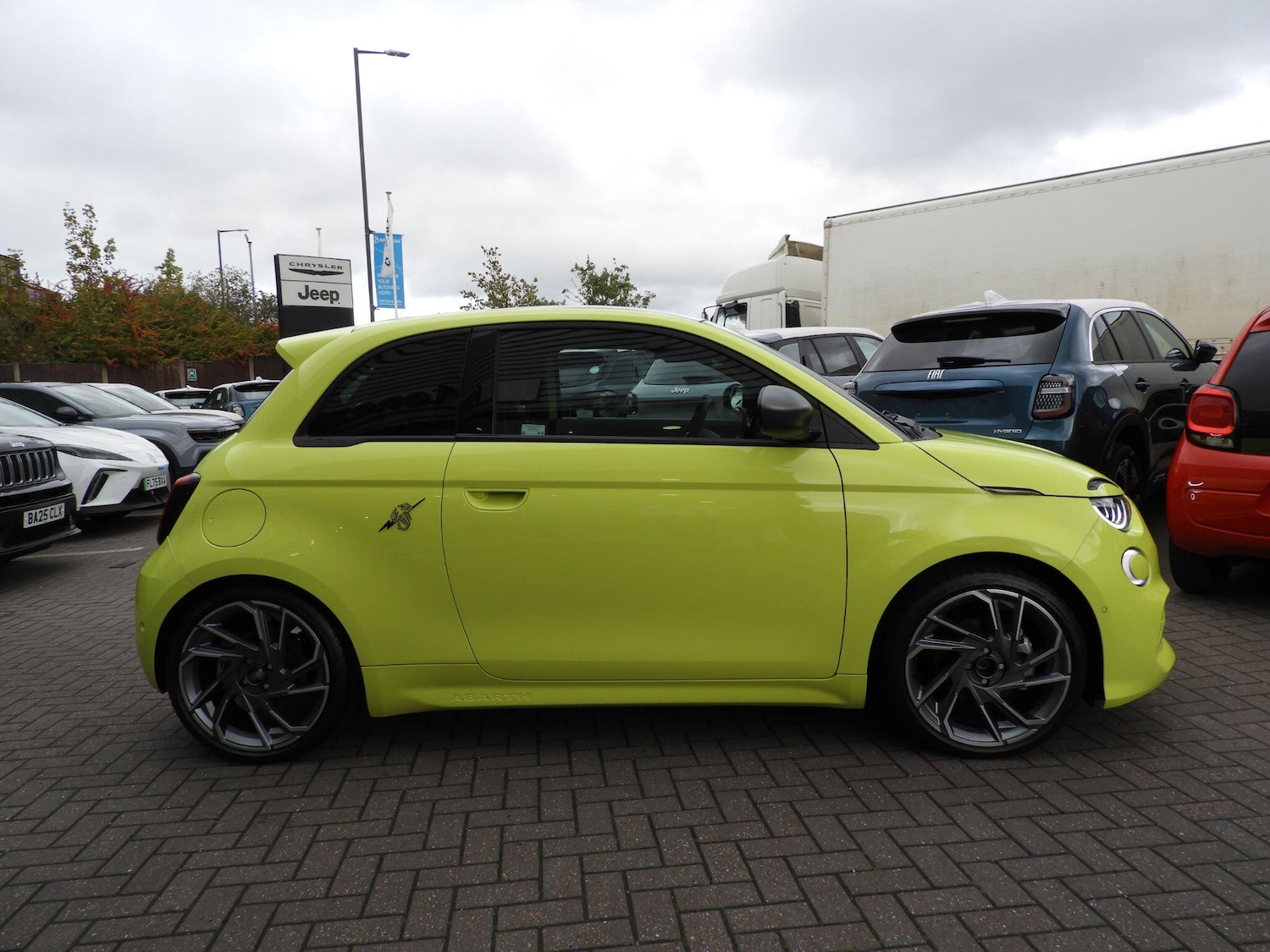 Used Abarth 500 2025 for sale - 76214280: Photo 2