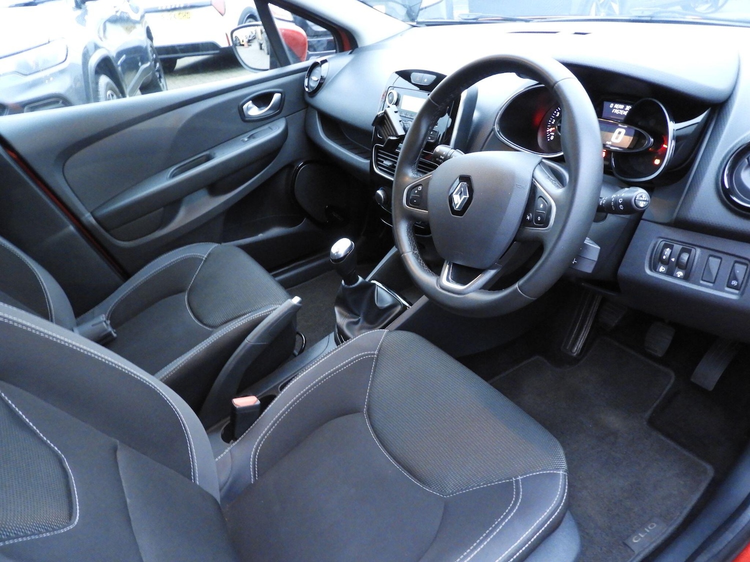 Used Renault Clio for sale - 77683473: Photo 11