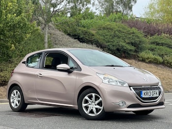 Peugeot - 208