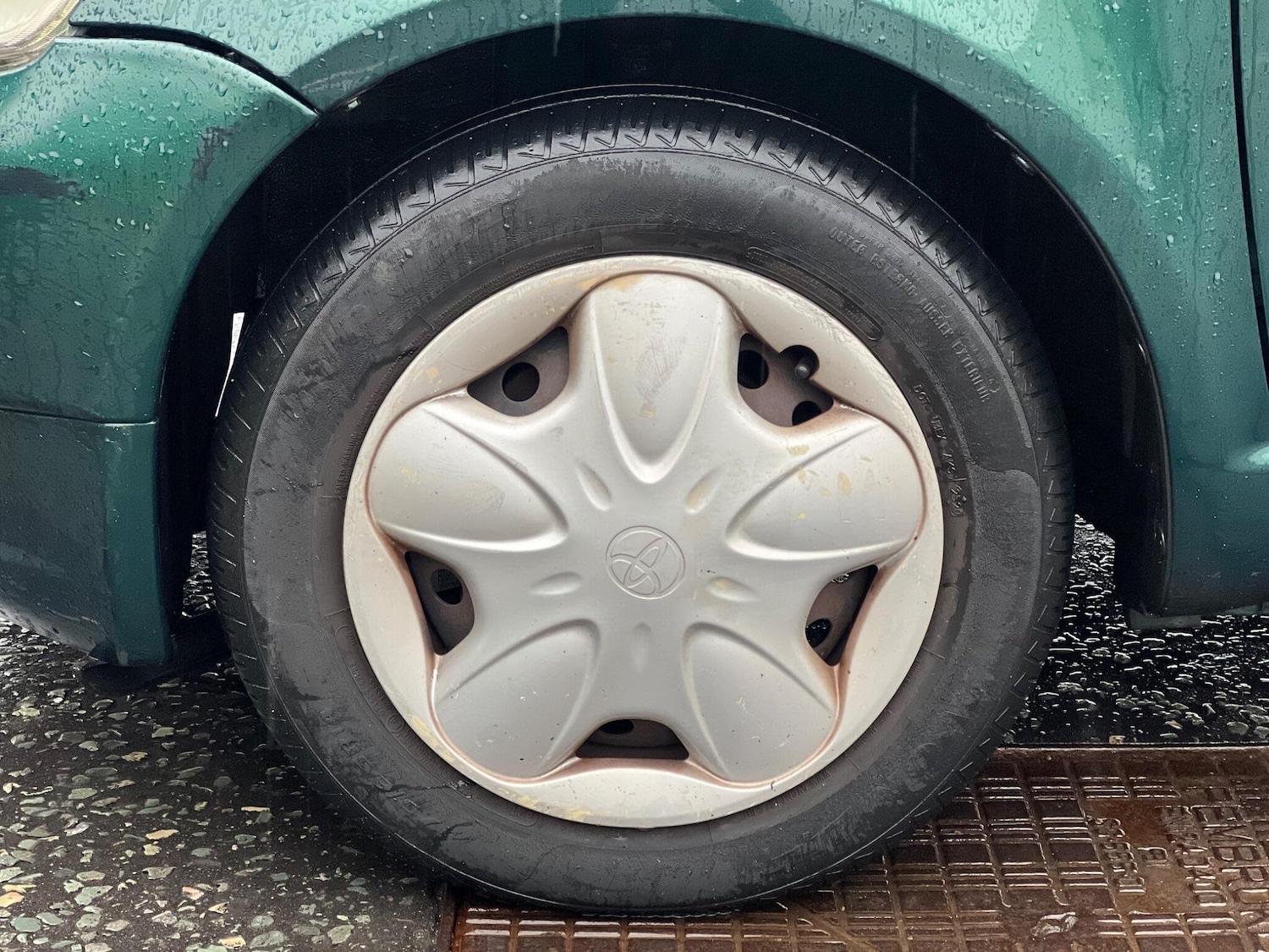 Used Toyota Yaris 2002 for sale - 77215018: Photo 30