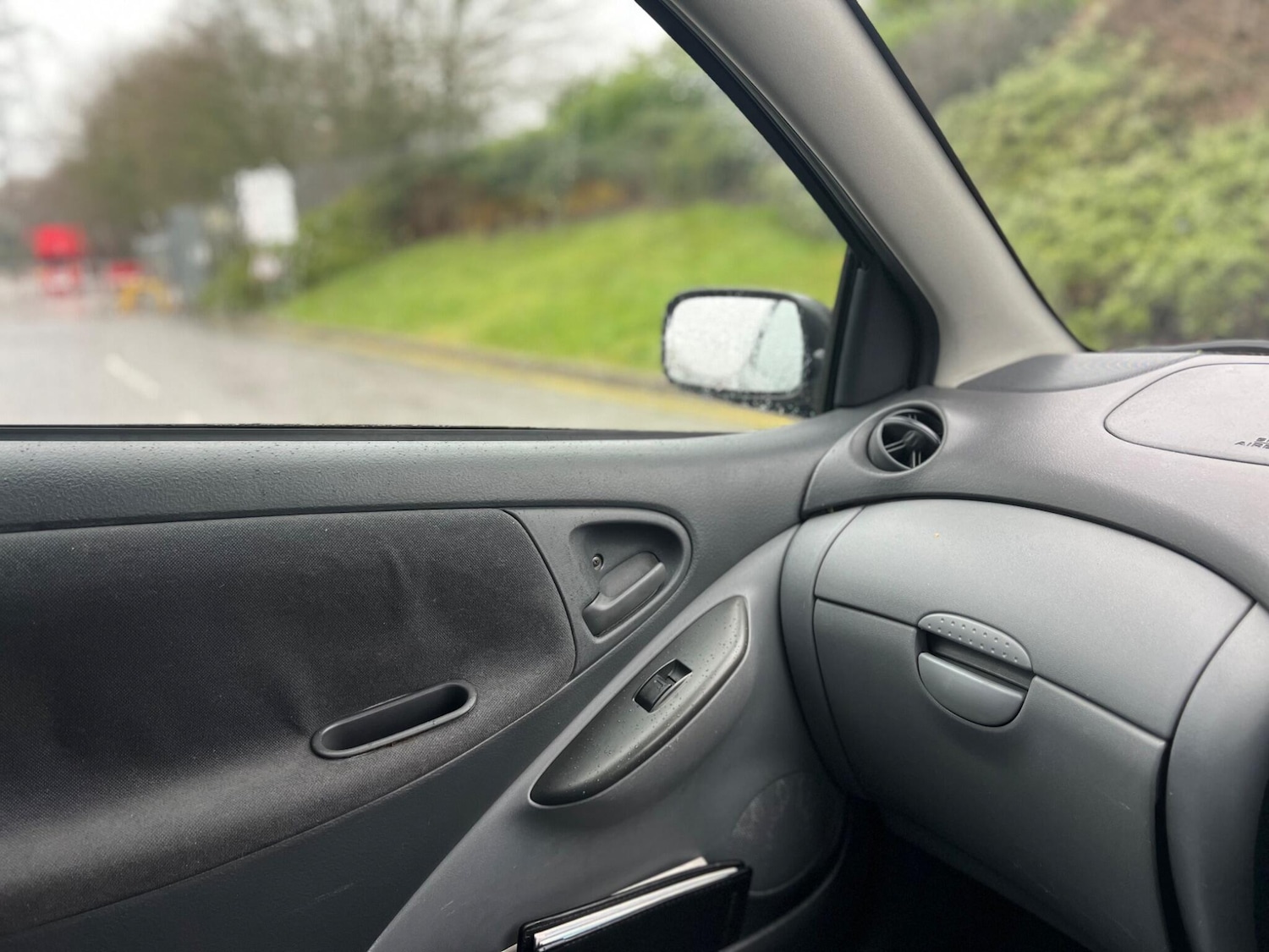 Used Toyota Yaris 2002 for sale - 77215018: Photo 35