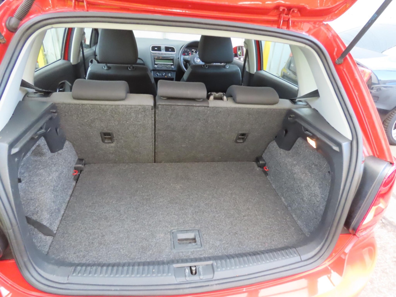 Used Volkswagen Polo 2010 for sale - 77709784: Photo 11