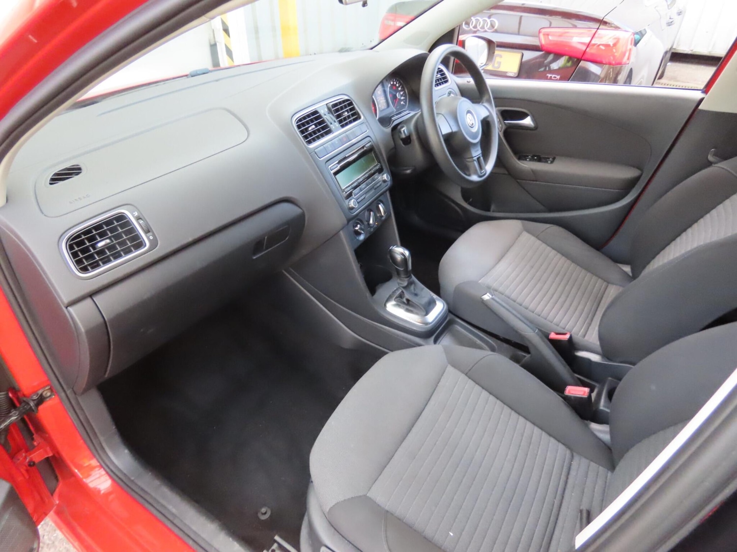 Used Volkswagen Polo 2010 for sale - 77709784: Photo 3