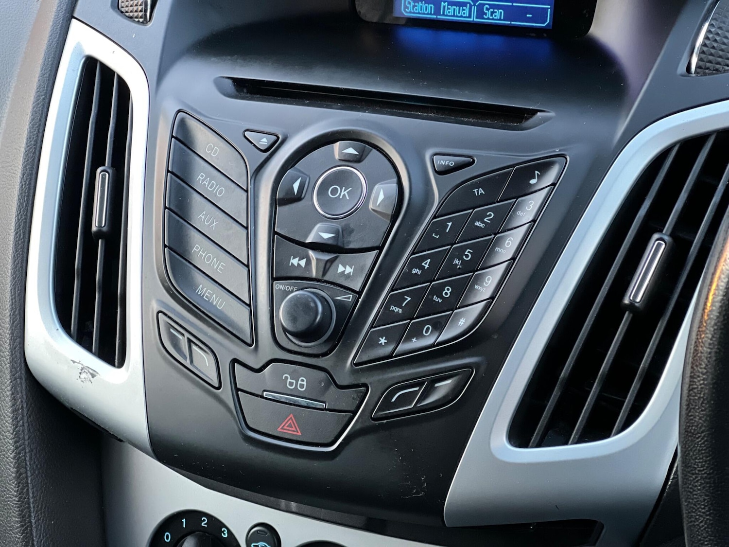 Used Ford Focus 2011 for sale - 76913430: Photo 29