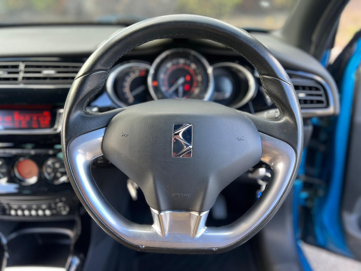 Used Citroen DS3 2015 for sale - 76024509: Photo 5