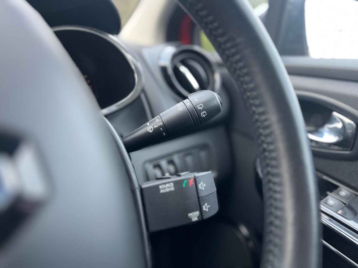 Used Renault Clio 2014 for sale - 77144220: Photo 25