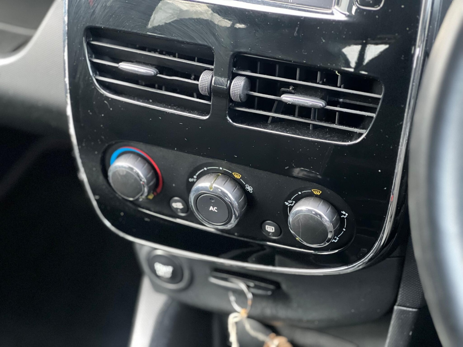 Used Renault Clio 2014 for sale - 77144220: Photo 28