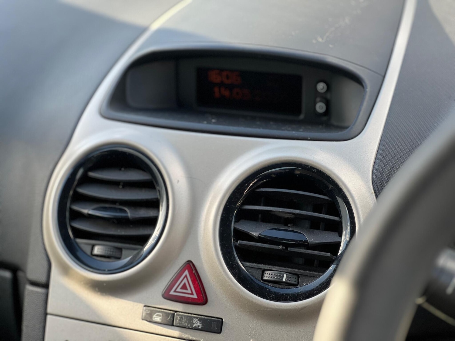 Used Vauxhall Corsa 2008 for sale - 78063049: Photo 24