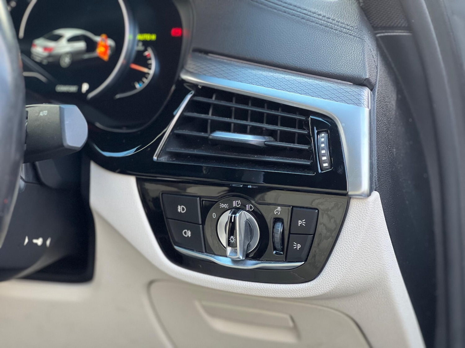 Used BMW 5 Series 2017 for sale - 77050219: Photo 47