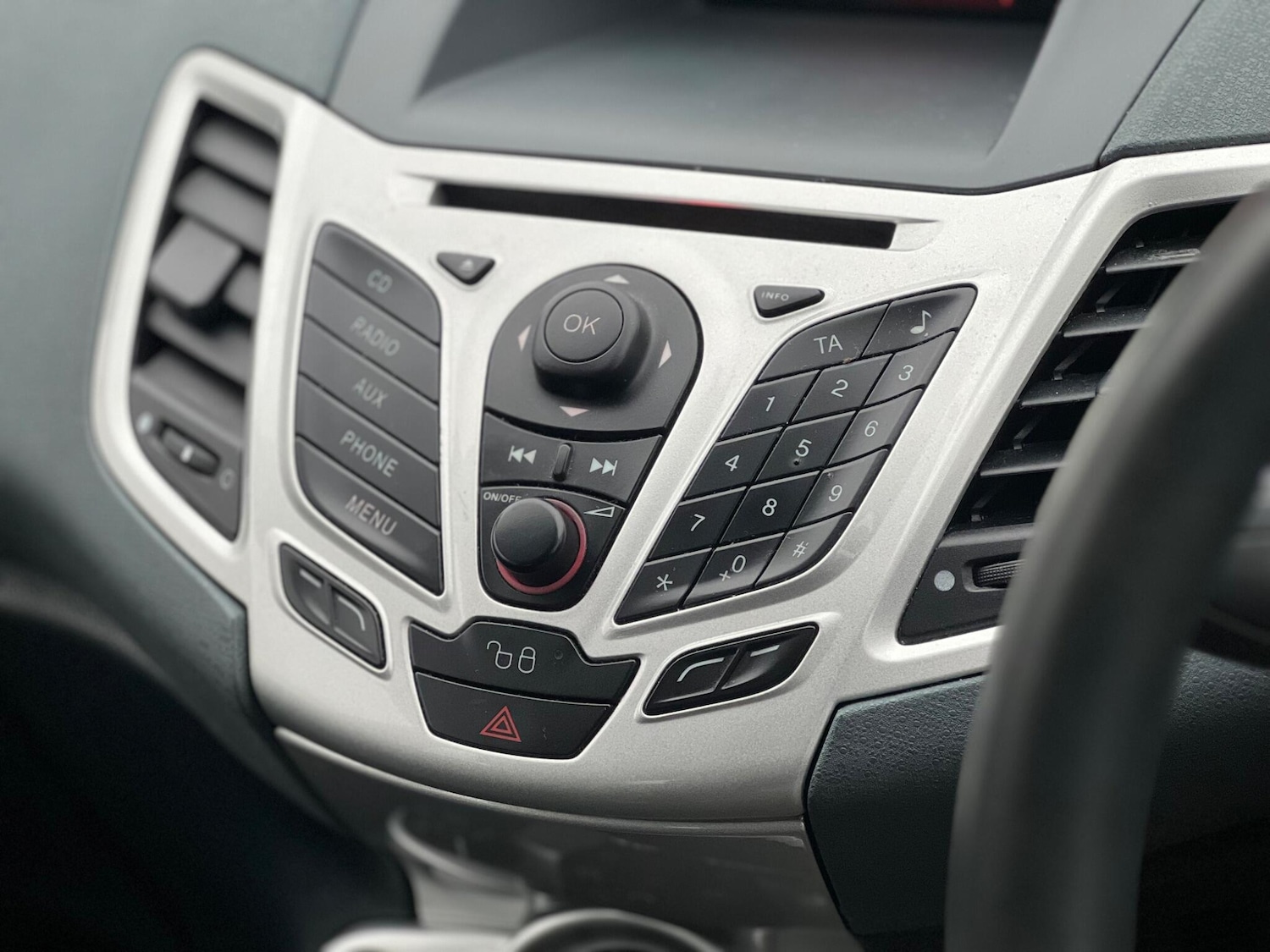 Used Ford Fiesta 2010 for sale - 77359158: Photo 29